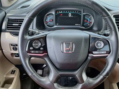 Used 2022 Honda Pilot Touring image 11