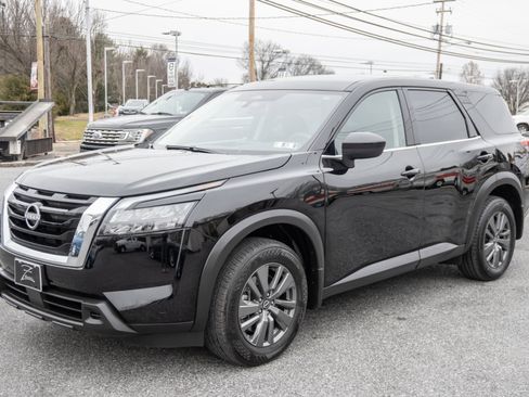 Used 2024 Nissan Pathfinder S image 7