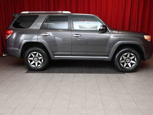 Used 2011 Toyota 4Runner SR5 w/ Convenience Pkg image 9