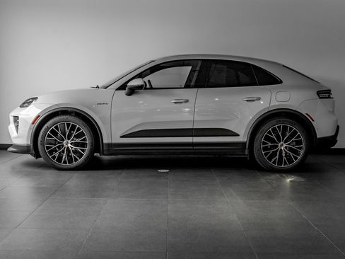Certified 2025 Porsche Macan 4 Electric image 2