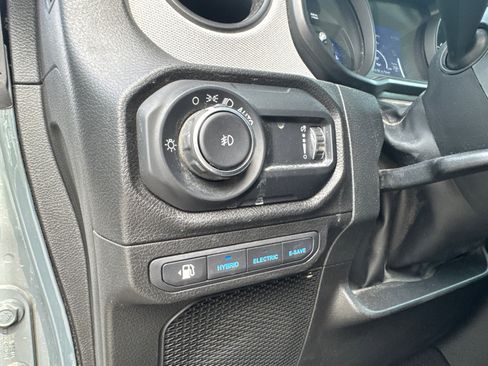 Used 2025 Jeep Wrangler Willys image 33