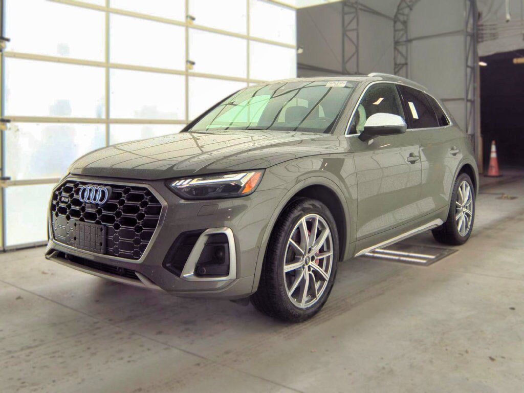 Used 2023 Audi SQ5 Prestige w/ Prestige Package AWD/4WD image 2