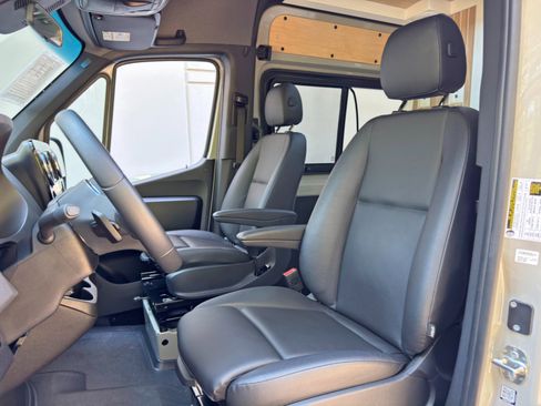 Used 2023 Mercedes-Benz Sprinter 2500 image 33