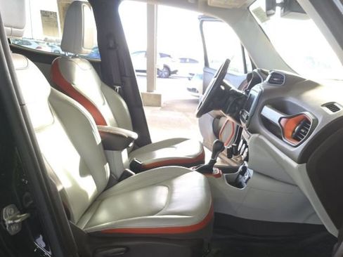 Used 2016 Jeep Renegade Limited image 33
