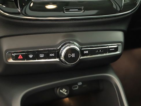 Used 2024 Volvo XC40 B5 Ultimate w/ Protection Package Premier AWD/4WD image 26