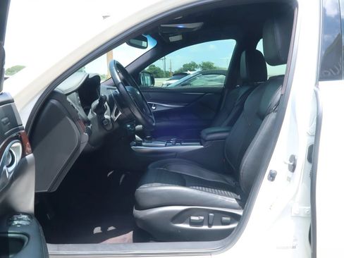 Used 2019 INFINITI Q70 Luxe w/ Sport Package RWD image 18