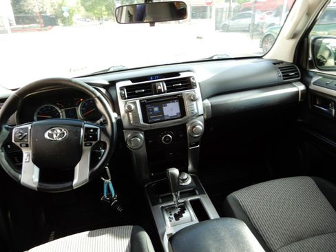 Used 2018 Toyota 4Runner SR5 AWD/4WD image 19