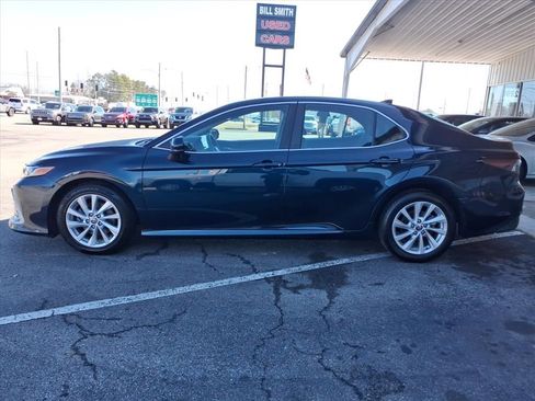 Used 2021 Toyota Camry LE image 4