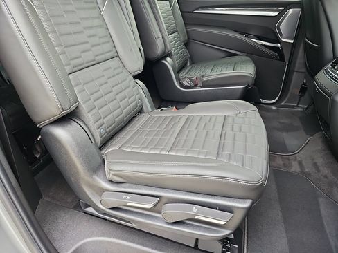 New 2026 Cadillac Escalade ESV V w/ LPO, ONYX Package AWD/4WD image 15