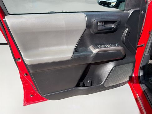 Used 2022 Toyota Tacoma SR5 w/ Technology Package image 17