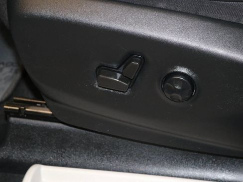 Used 2023 Chrysler Pacifica Touring-L image 96