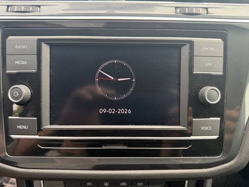 Used 2020 Volkswagen Tiguan S AWD/4WD image 34