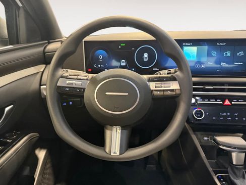 Used 2025 Hyundai Santa Cruz SEL image 13