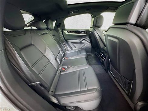 Certified 2025 Porsche Cayenne Coupe AWD/4WD image 23