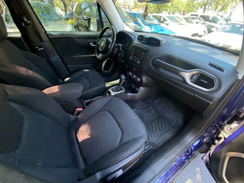 Used 2016 Jeep Renegade Latitude FWD image 26
