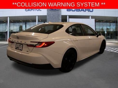 Used 2025 Toyota Camry SE image 4