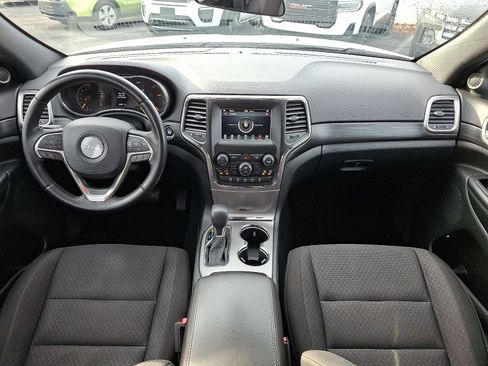 Used 2019 Jeep Grand Cherokee Laredo image 11