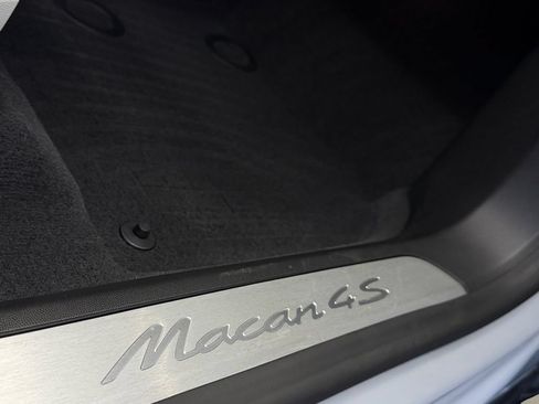 Used 2026 Porsche Macan 4S Electric AWD/4WD image 18