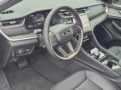 New 2025 Jeep Grand Cherokee Limited w/ Luxury Tech Group II image 9