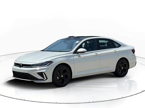 New 2025 Volkswagen Jetta SE image 2