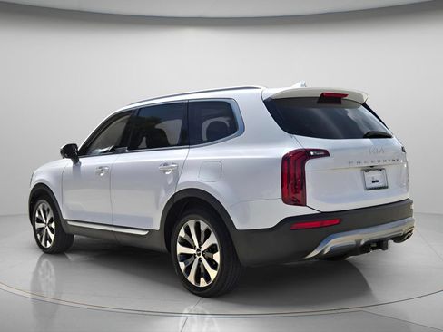 Used 2022 Kia Telluride S FWD image 4