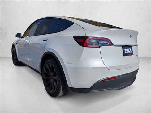 Used 2025 Tesla Model Y Long Range image 8