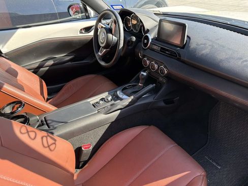Used 2022 MAZDA MX-5 Miata RF Grand Touring w/ Weather Package RWD image 11