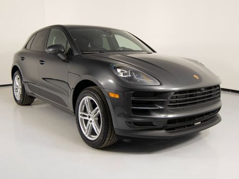 Certified 2021 Porsche Macan image 12