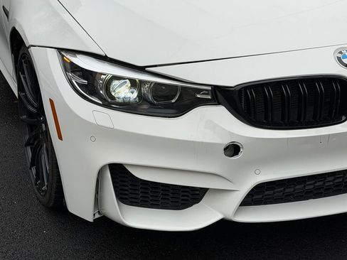 Used 2018 BMW M4 Convertible image 9