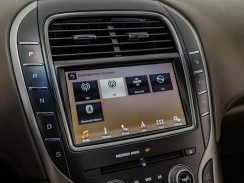 Used 2016 Lincoln MKX Reserve w/ Technology Package FWD image 28