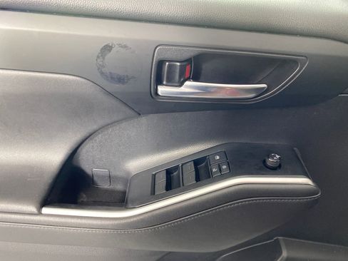 Used 2021 Toyota Highlander XSE image 12