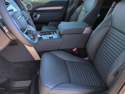 New 2026 Land Rover Discovery Limited Edition image 16
