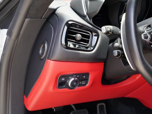 Used 2023 Aston Martin V8 Vantage Coupe RWD image 22