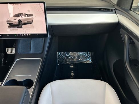 Used 2022 Tesla Model Y Performance AWD/4WD image 32