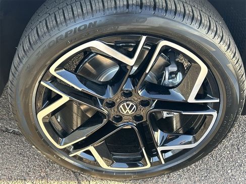 New 2026 Volkswagen Tiguan SEL R-Line image 6