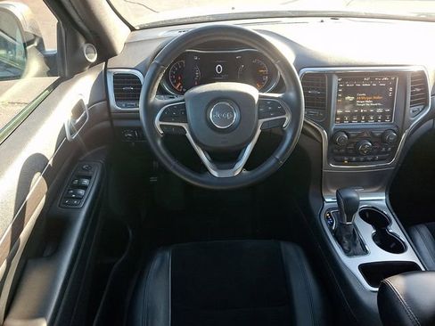 Used 2018 Jeep Grand Cherokee Altitude RWD image 11