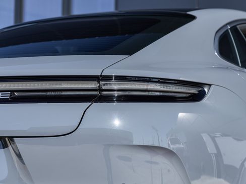 Certified 2025 Porsche Panamera 4 image 16