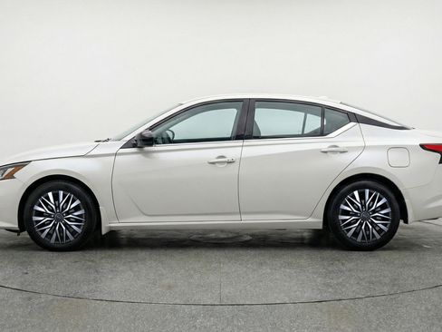 Used 2025 Nissan Altima 2.5 SV image 5