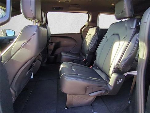New 2026 Chrysler Pacifica Select image 15