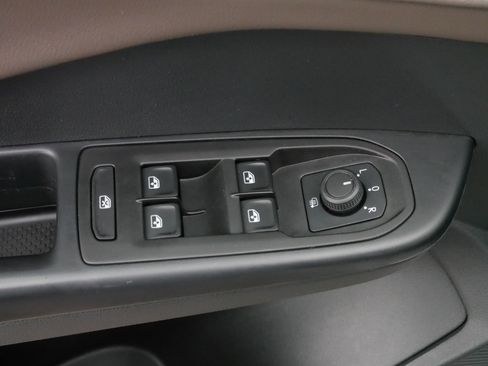 Used 2023 Volkswagen Taos SEL image 19