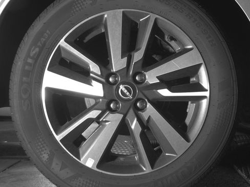 Used 2025 Nissan Versa SV FWD image 18
