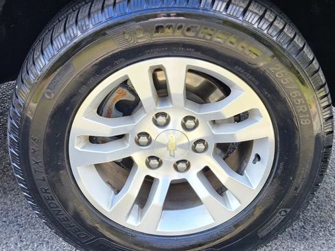 Used 2018 Chevrolet Suburban LT image 10