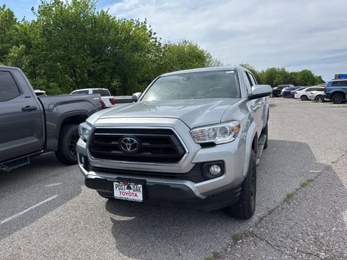 Used 2022 Toyota Tacoma SR5 RWD image 8