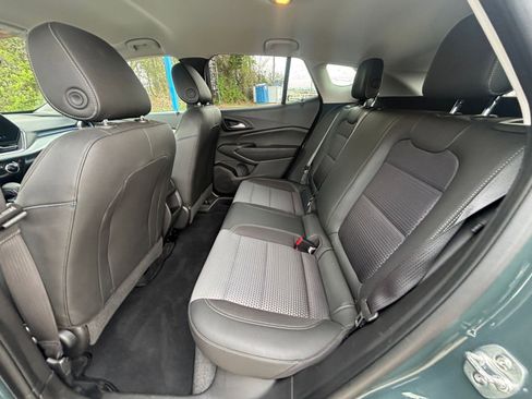 Used 2025 Chevrolet Trax LT image 27