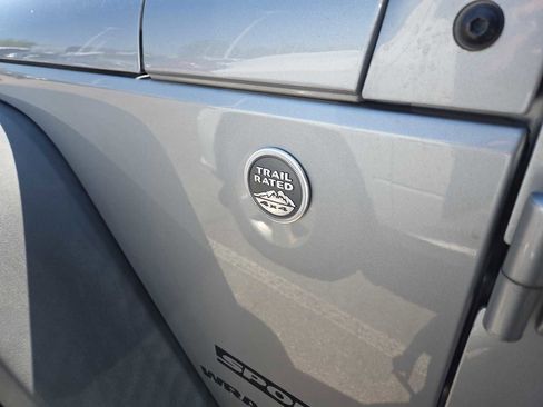 Used 2015 Jeep Wrangler Sport w/ Connectivity Group AWD/4WD image 7