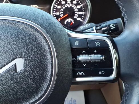 Certified 2023 Kia Carnival LX image 16