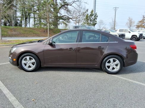 Used 2015 Chevrolet Cruze LT w/ Technology Package FWD image 8
