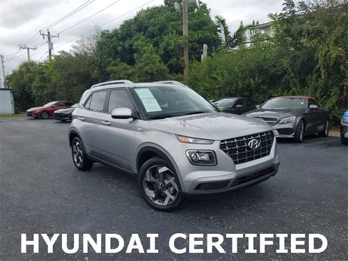 Certified 2025 Hyundai Venue SEL image 28