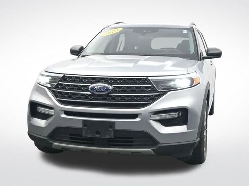 Used 2023 Ford Explorer XLT w/ Equipment Group 202A RWD image 2