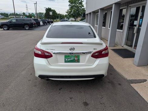 Used 2018 Nissan Altima 2.5 SV w/ 2.5 SV Technology Package FWD image 3